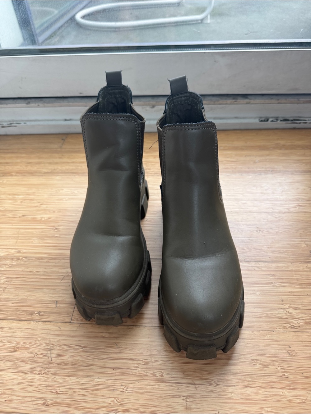 Circus by Sam Edelman Olive Green Chunky Lug Chelsea Boots - Picture 1 of 3